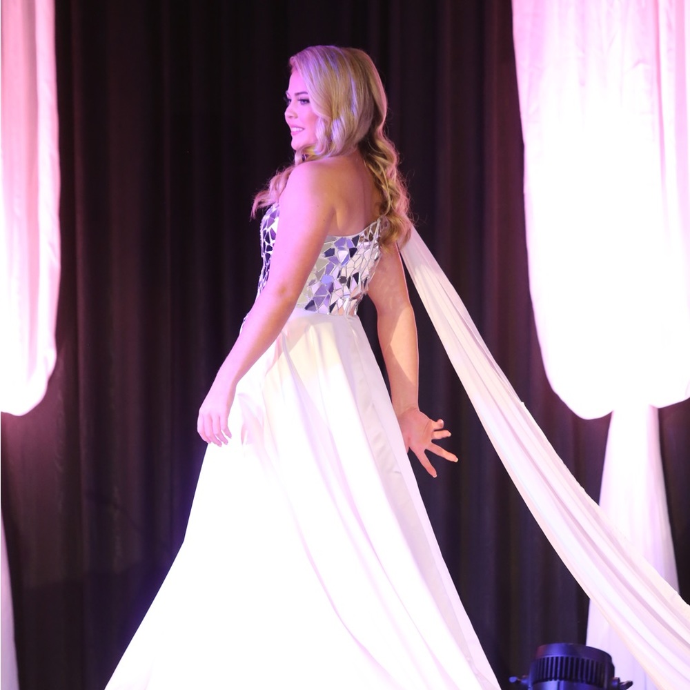 Beautiful Sheri Hill Dress! Size 6